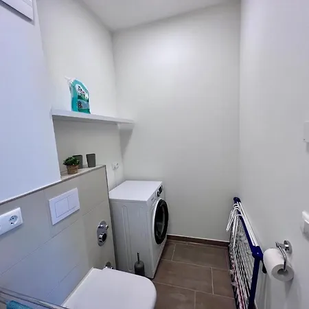 Hangar 19 Weitblick 1-3