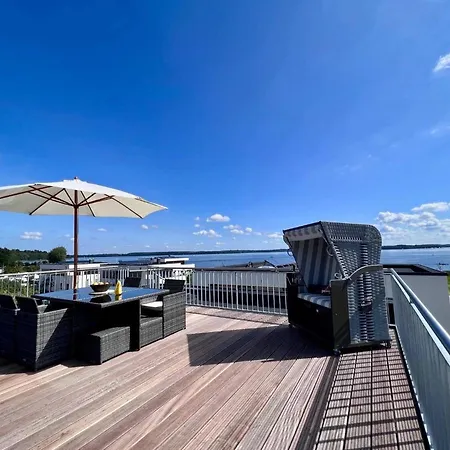 Hangar 19 Weitblick 1-3 *