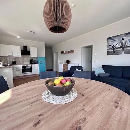 Hangar 19 Weitblick 1-3